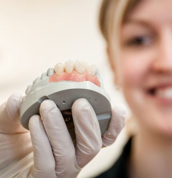 Implant dentar la implant.md: Transparență și calitate în Bălți